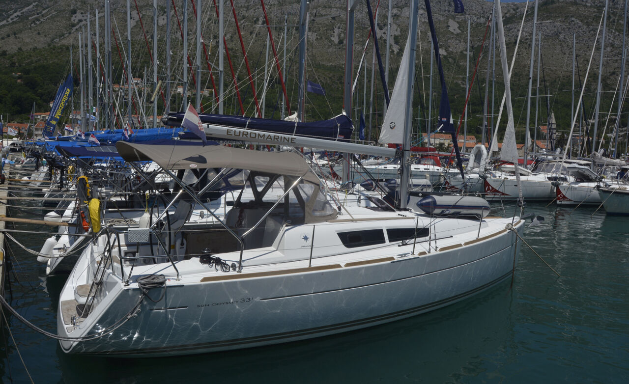 Sun Odyssey 33i – 2 cab. – Sailing yacht