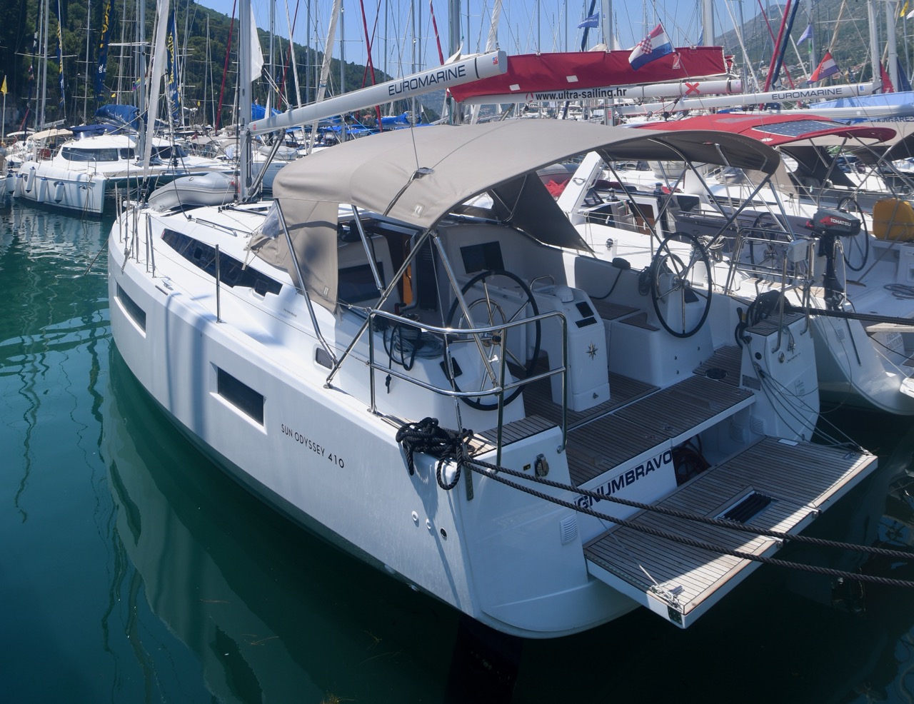 Sun Odyssey 410 – 3 cab. – Sailing yacht