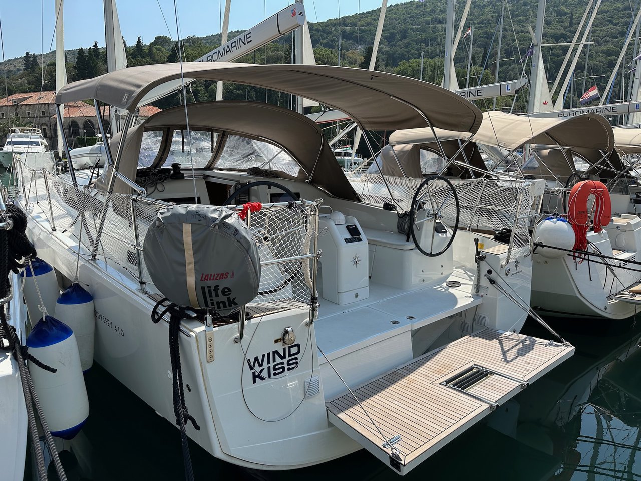 Sun Odyssey 410 – 3 cab. – Sailing yacht