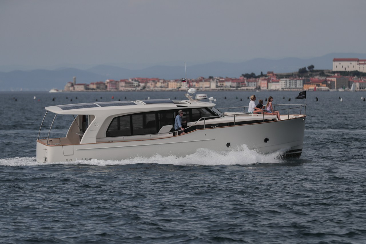 Greenline 40 – Motor yacht