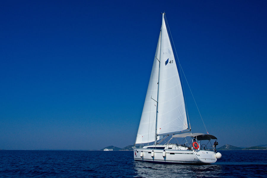 Bavaria Cruiser 41 – 3 cab. – Sailing yacht