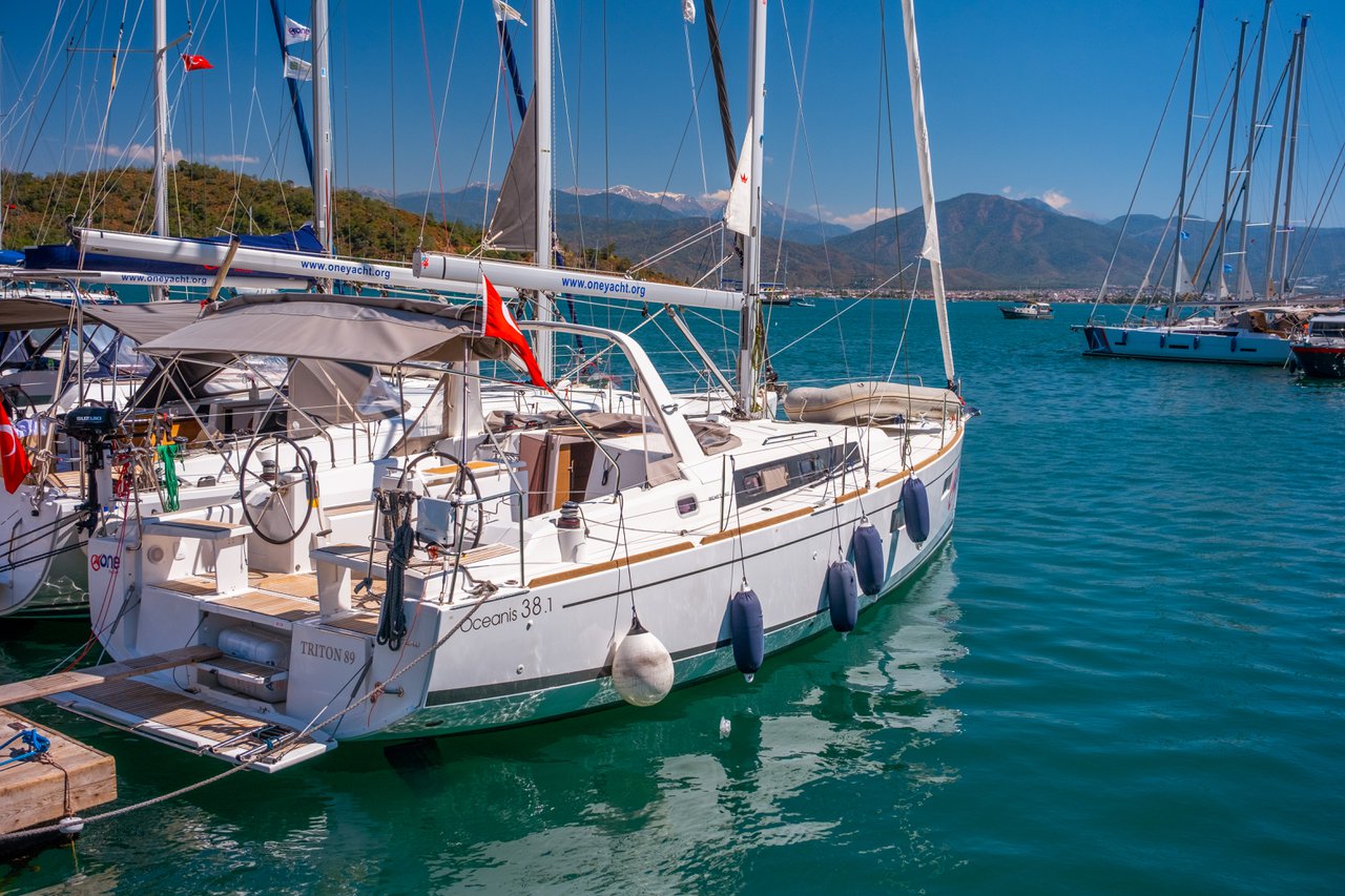 Oceanis 38.1 – Sailing yacht