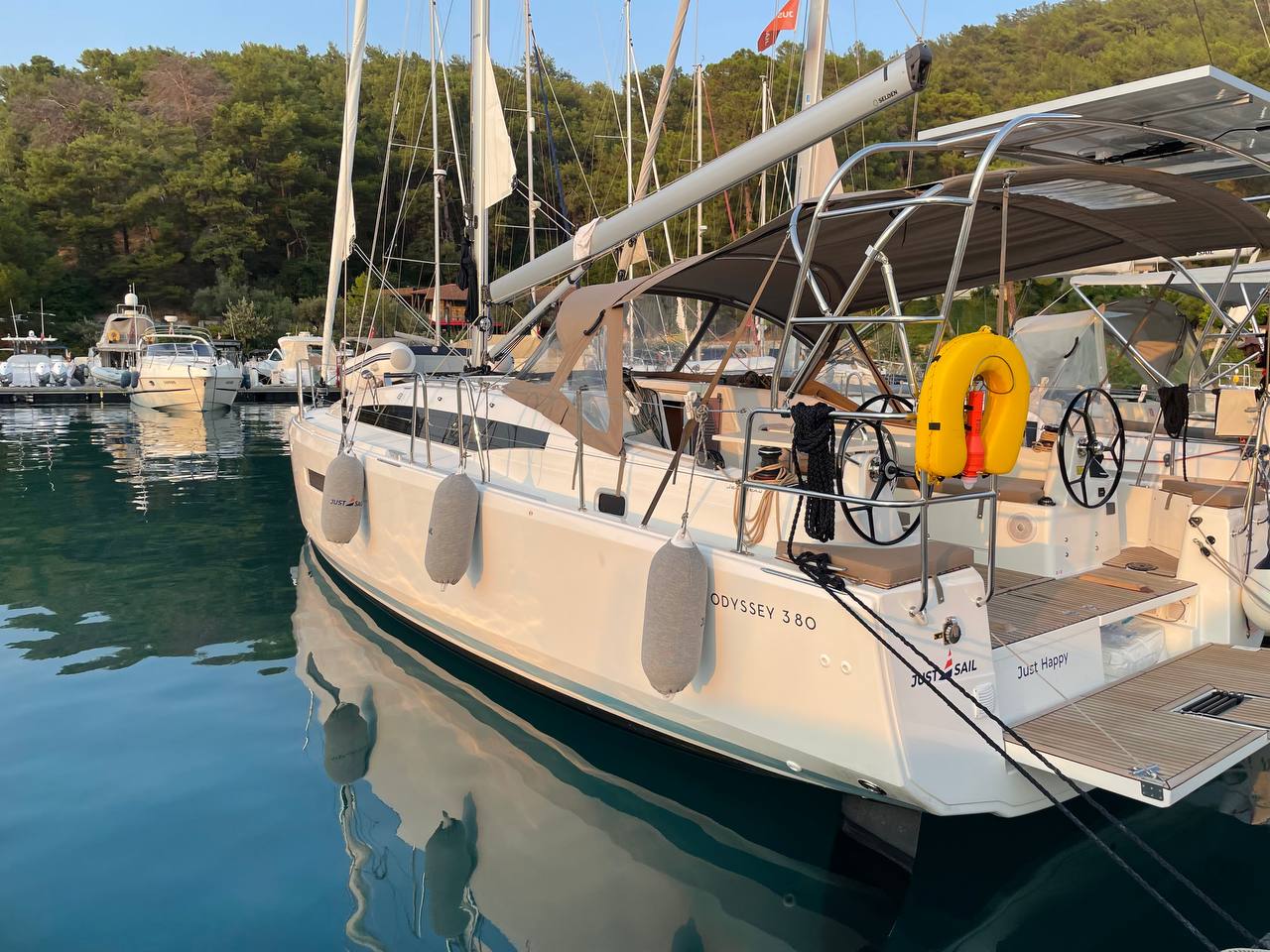 Sun Odyssey 380 – 3 cab. – Sailing yacht