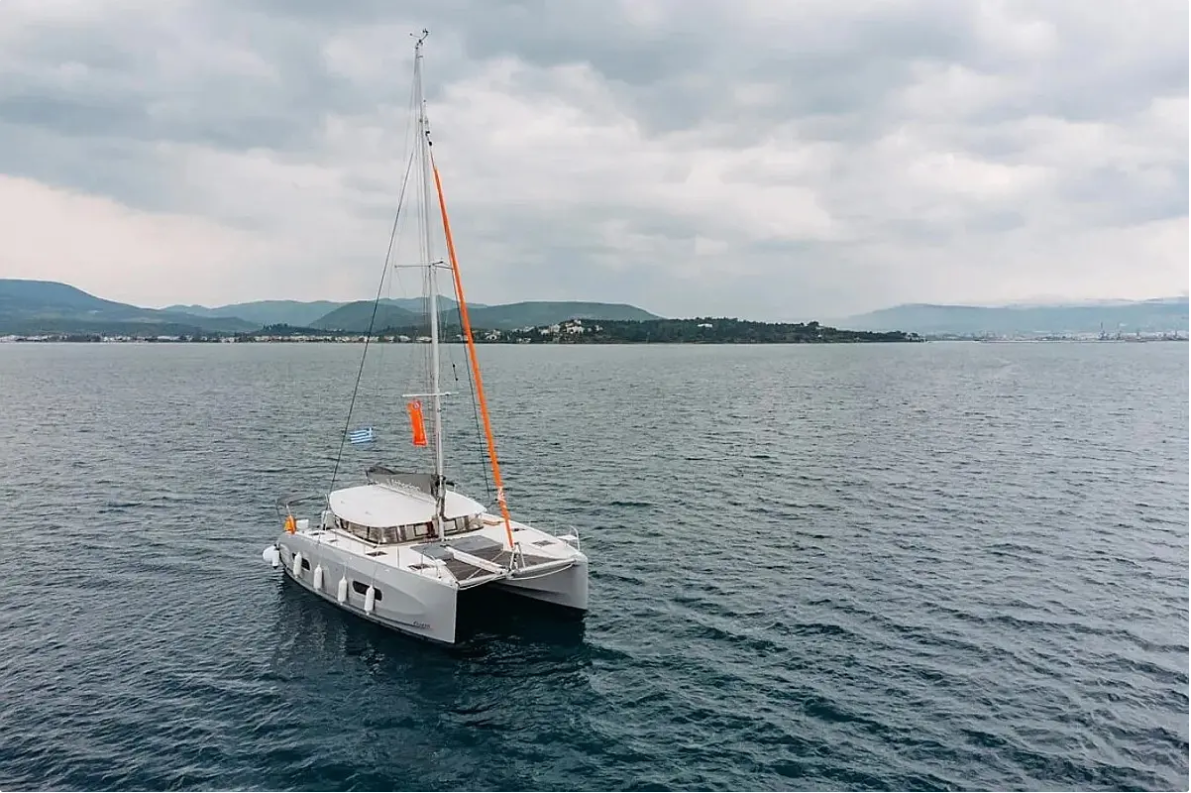 Excess 11 – 4 cab. – Catamaran