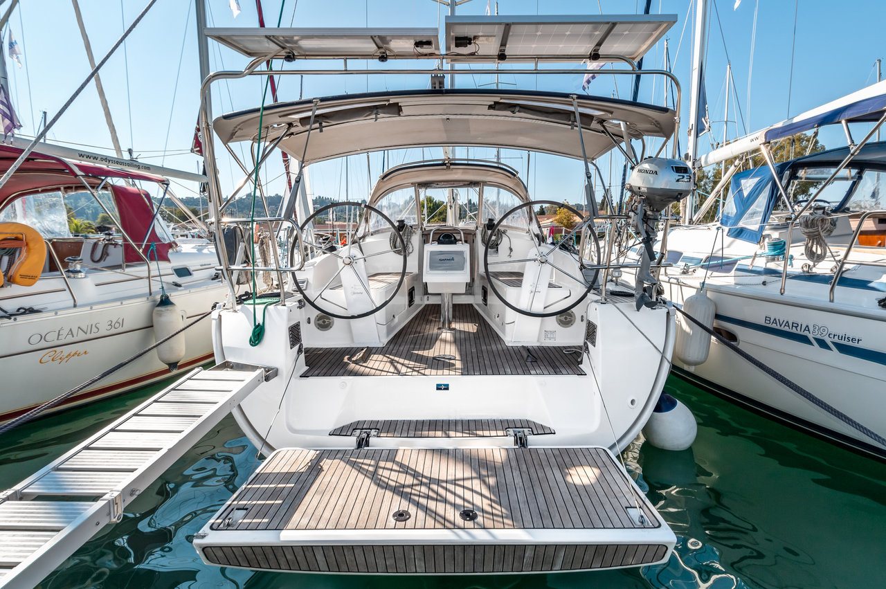 Bavaria Cruiser 37 – 3 cab. – Sailing yacht