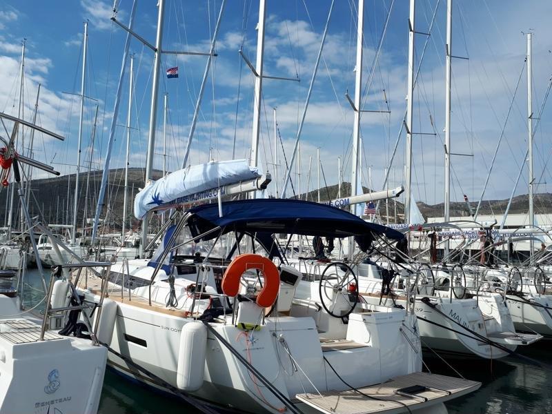 Sun Odyssey 419 – 3 cab. – Sailing yacht