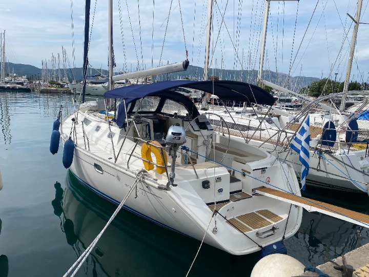 Sun Odyssey 42.2 – Sailing yacht