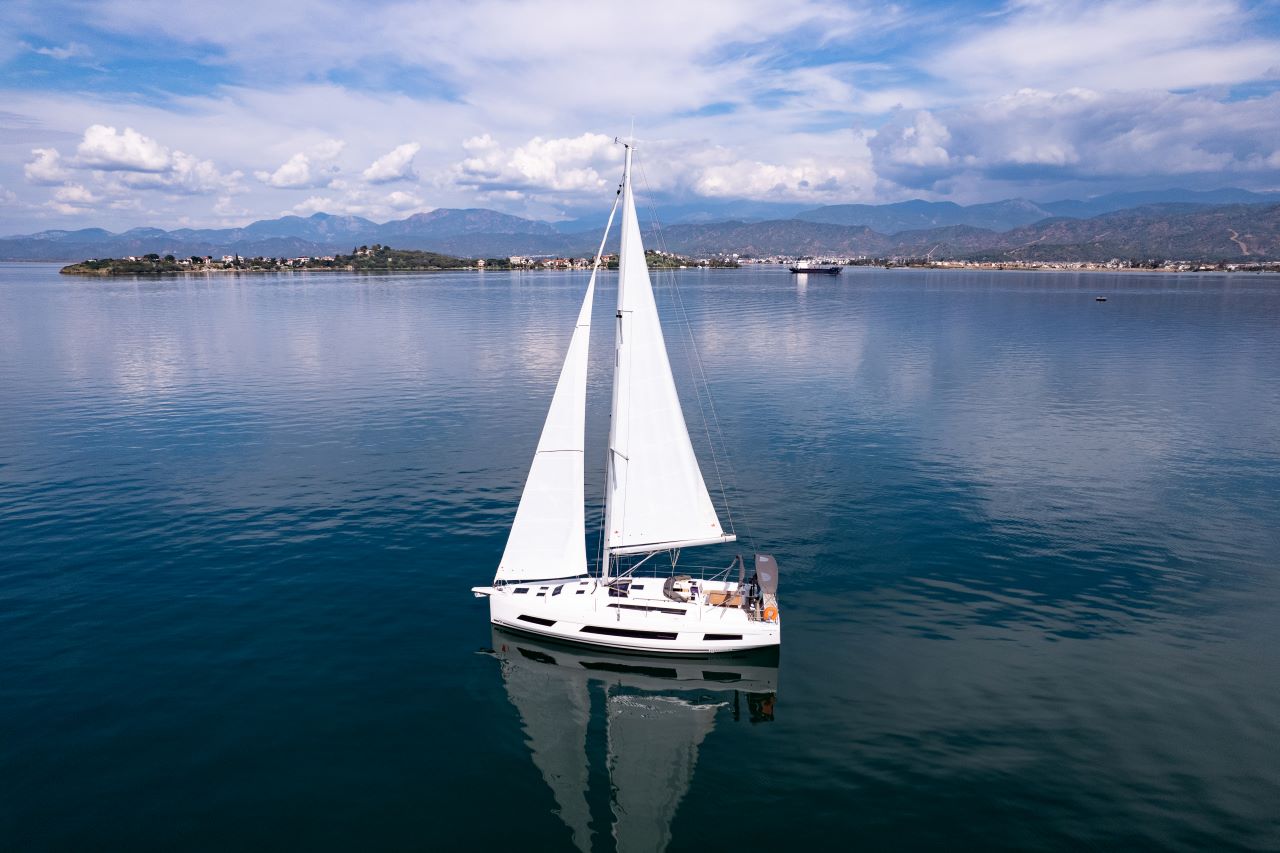 Dufour 41 – 3 cab. – Sailing yacht