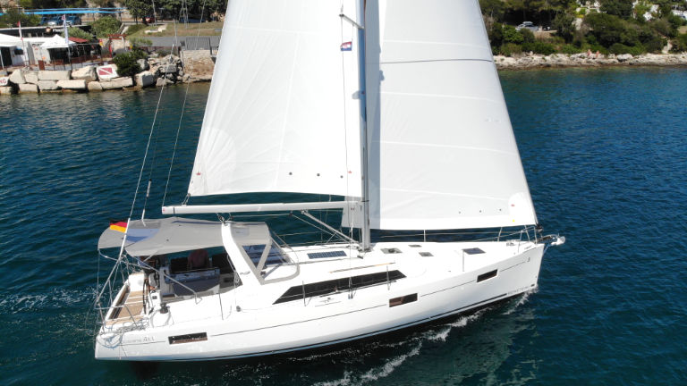 Oceanis 41.1 – Sailing yacht