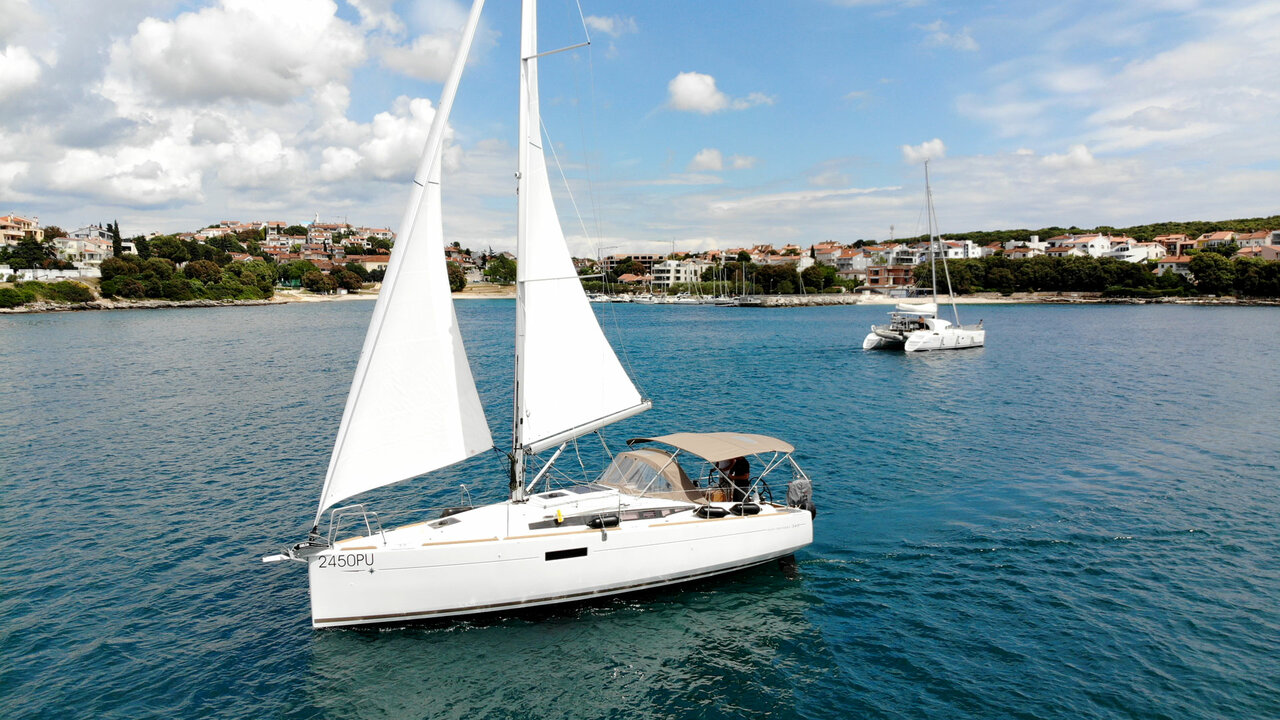 Sun Odyssey 349 – 2 cab. – Sailing yacht