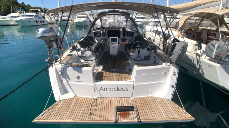 Sun Odyssey 389 – Sailing yacht