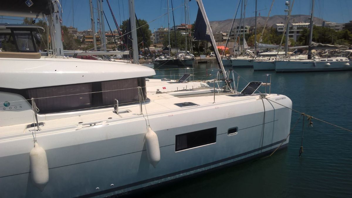 Lagoon 42 – 4 + 2 cab. – Catamaran