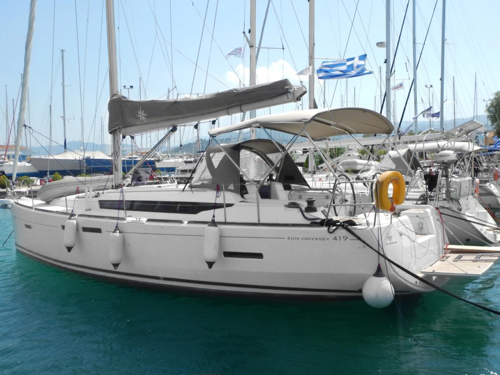 Sun Odyssey 419 – 3 cab. – Sailing yacht