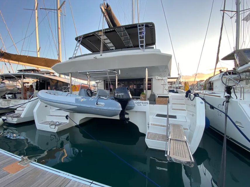 Dufour 48 Catamaran – 5 + 1 cab. – Catamaran