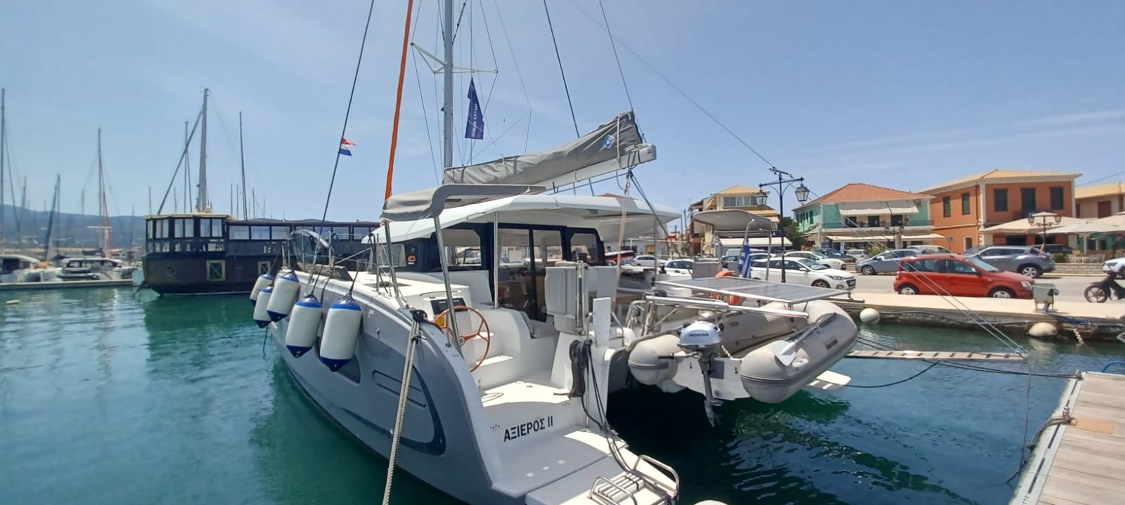 Excess 11 – 4 cab. – Catamaran