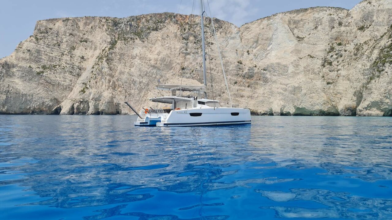 Fountaine Pajot Astrea 42 – 4 + 2 cab. – Catamaran