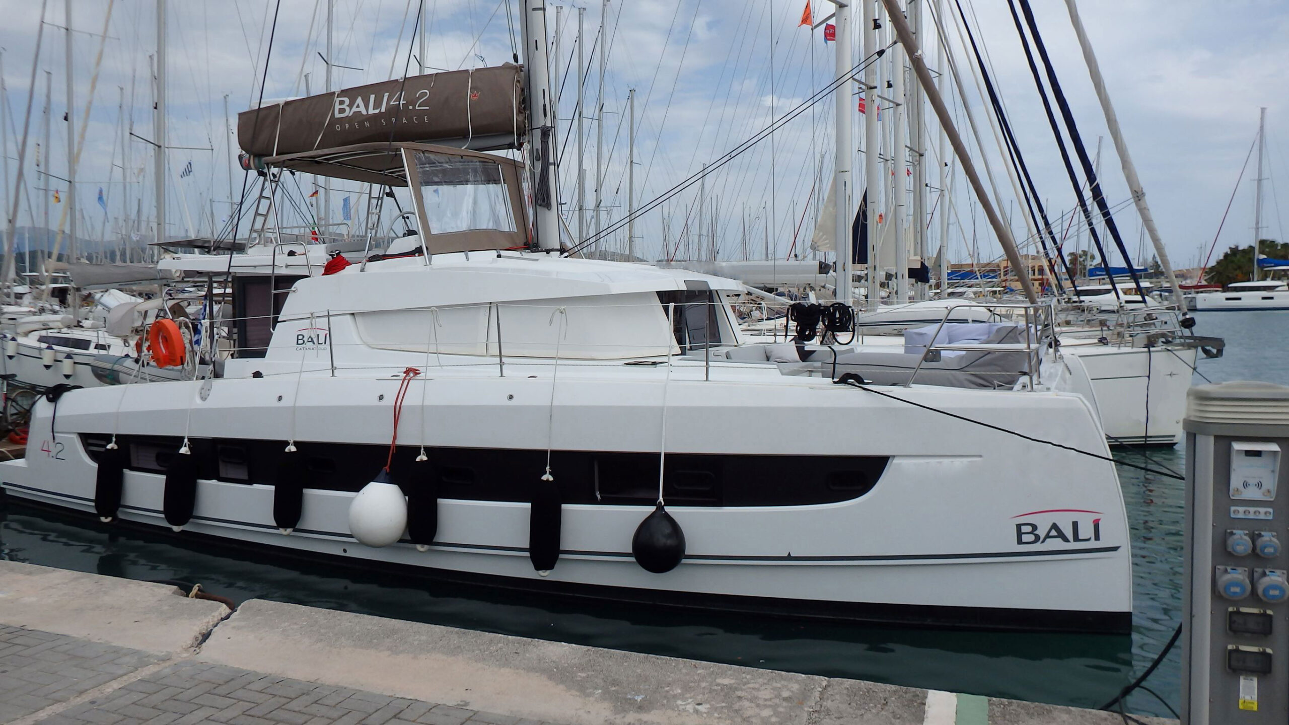 Bali 4.2 – 4 + 2 cab. – Catamaran