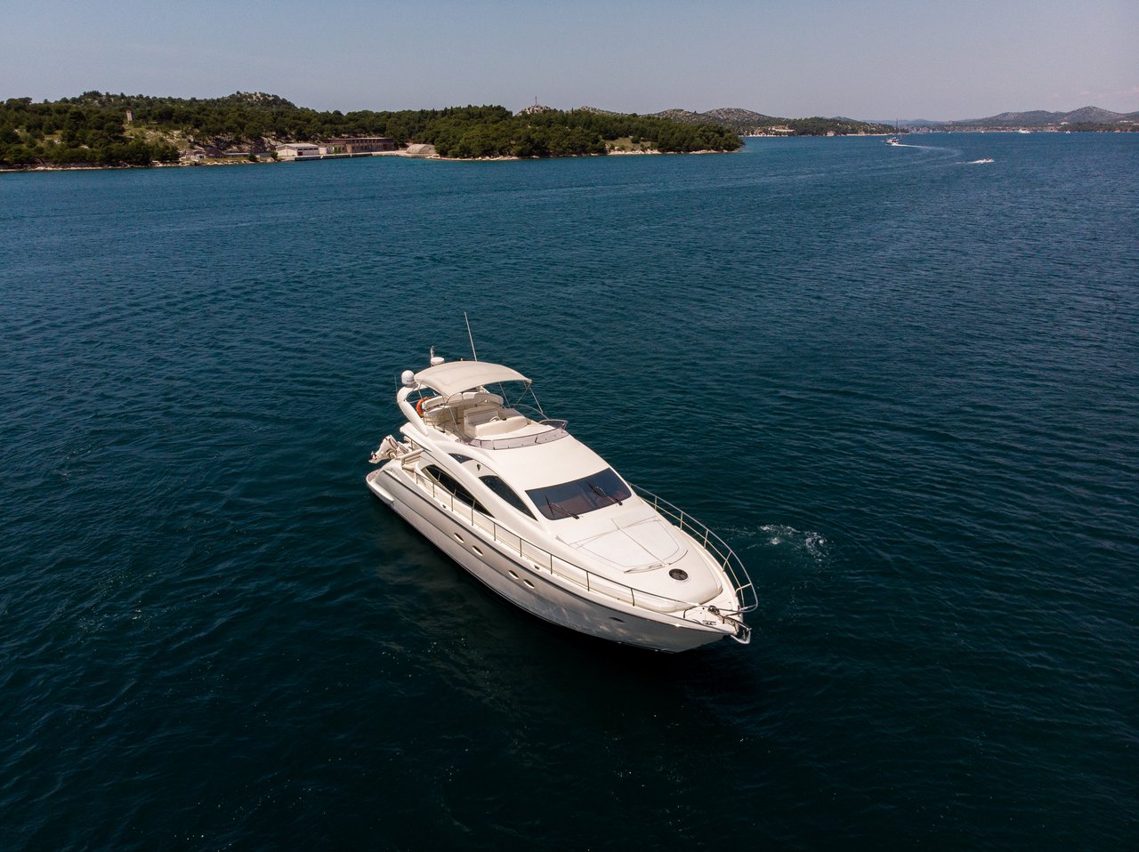 Aicon 56 – Motor yacht