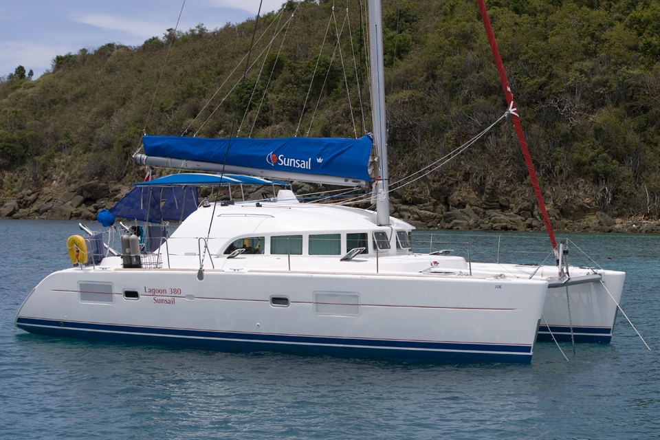 Lagoon 380 – 4 + 1 cab. – Catamaran