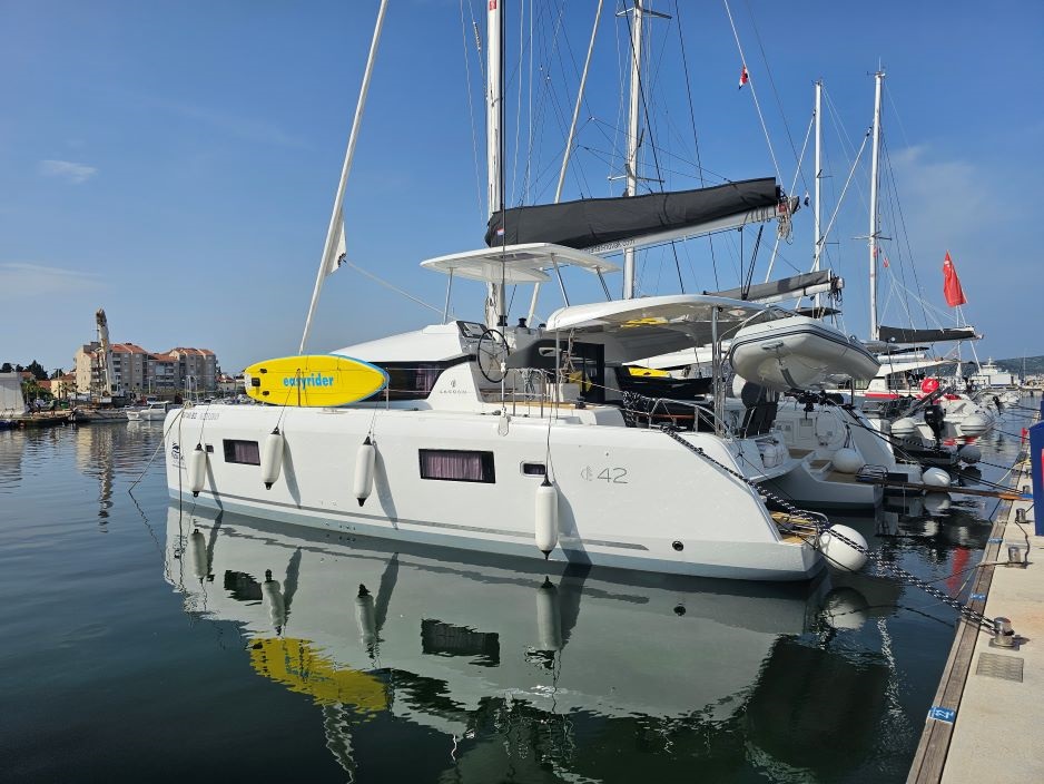 Lagoon 42 – 4 + 2 cab. – Catamaran