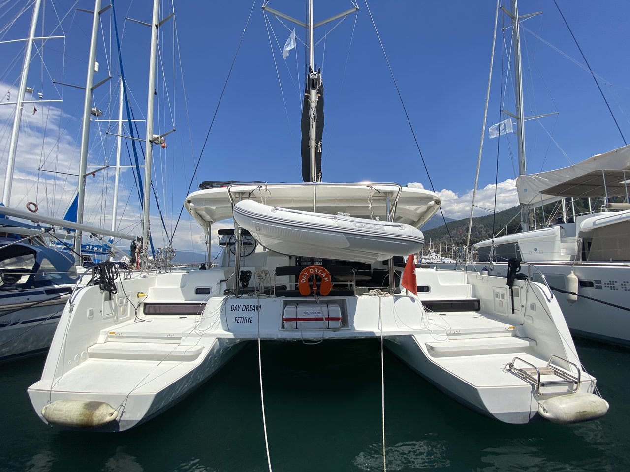 Lagoon 42 – 4 cab. – Catamaran