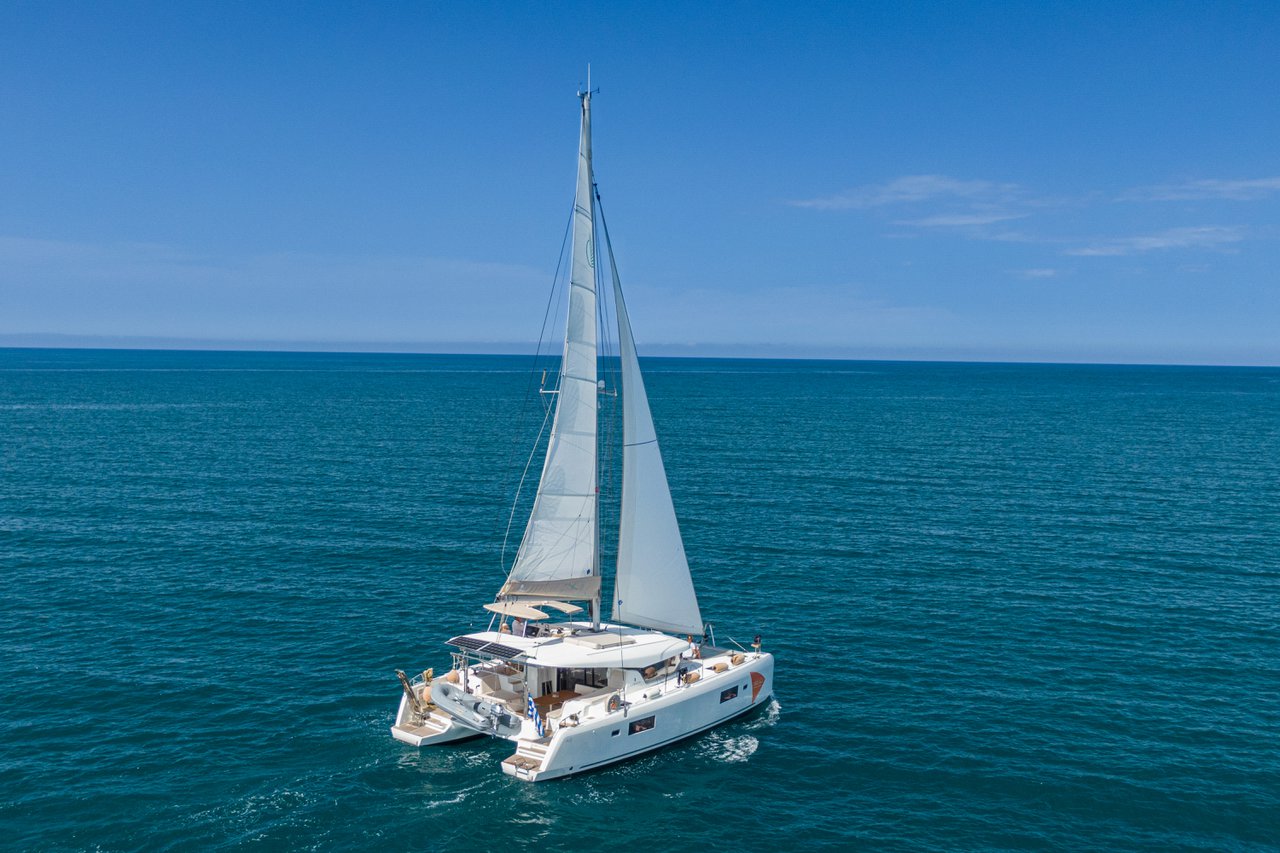 Lagoon 42 – 4 + 2 cab. – Catamaran