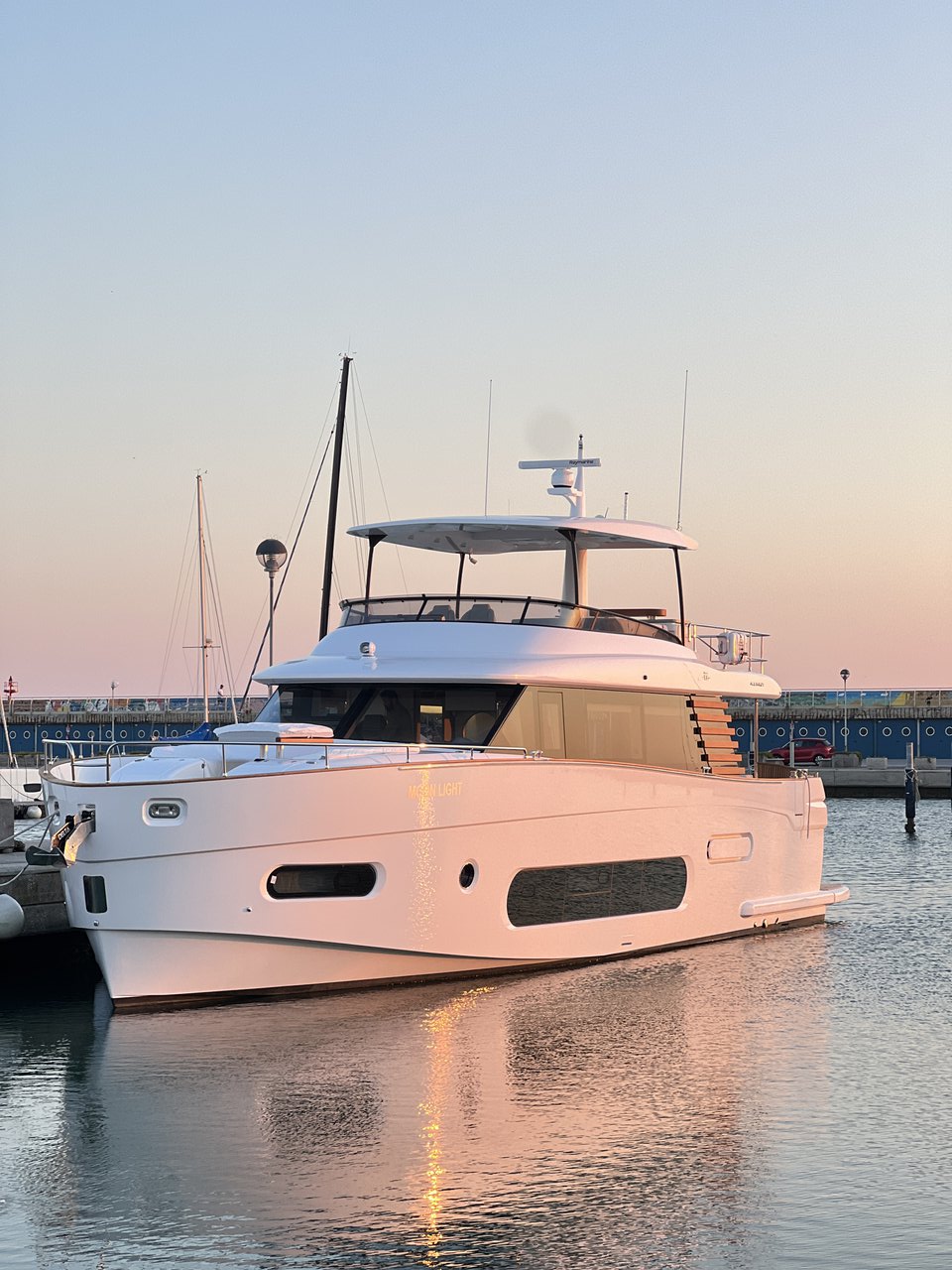 Azimut Magellano 66 – Motor yacht