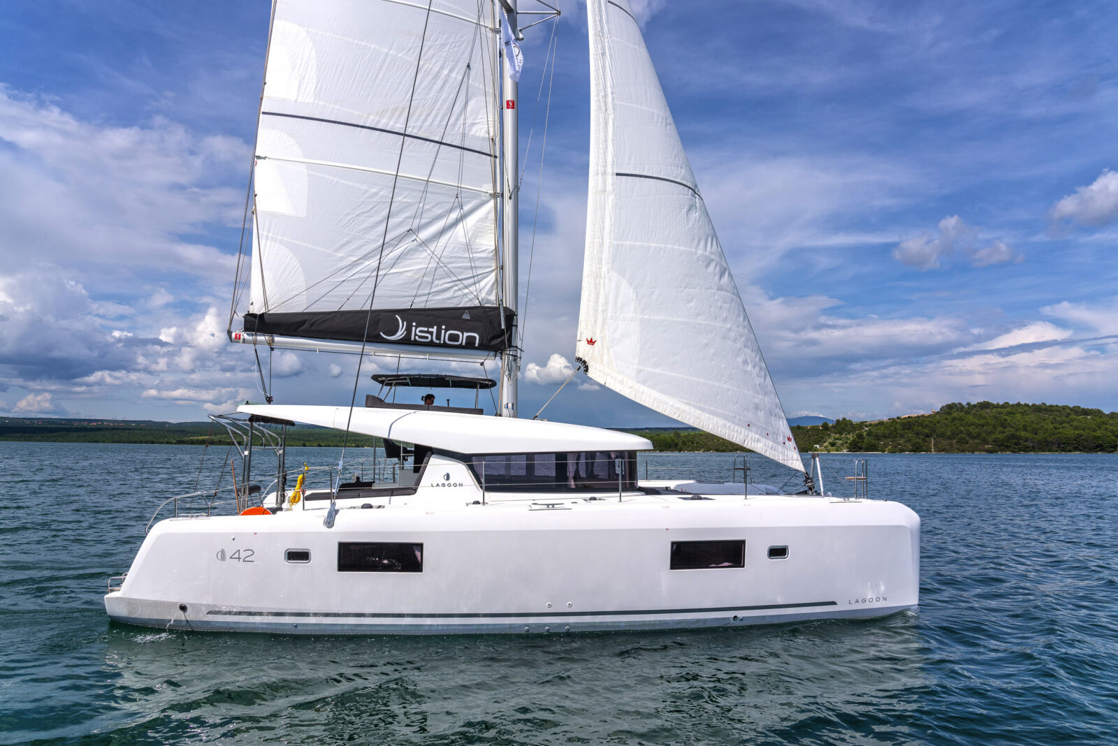 Lagoon 42 – 4 + 2 cab. – Catamaran