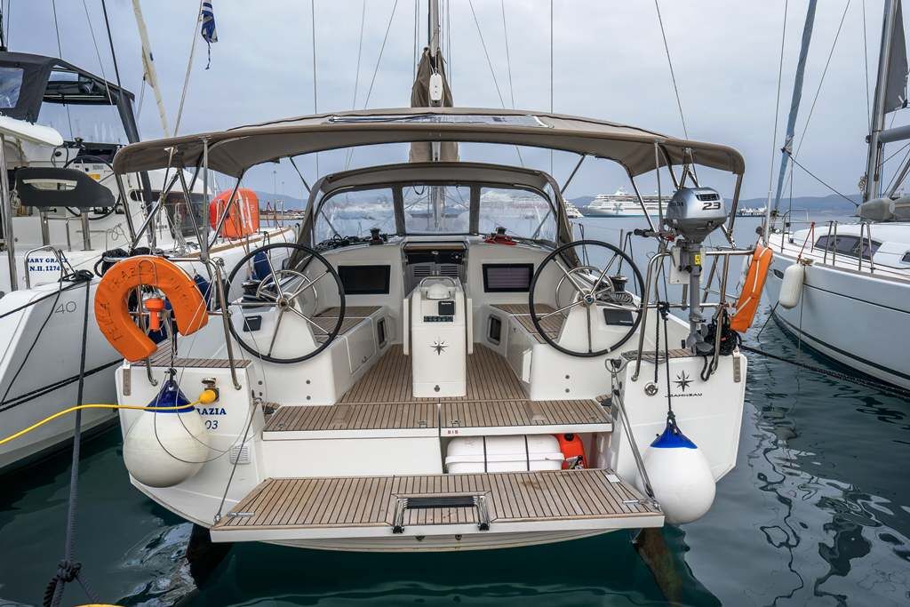 Sun Odyssey 410 – 3 cab. – Sailing yacht