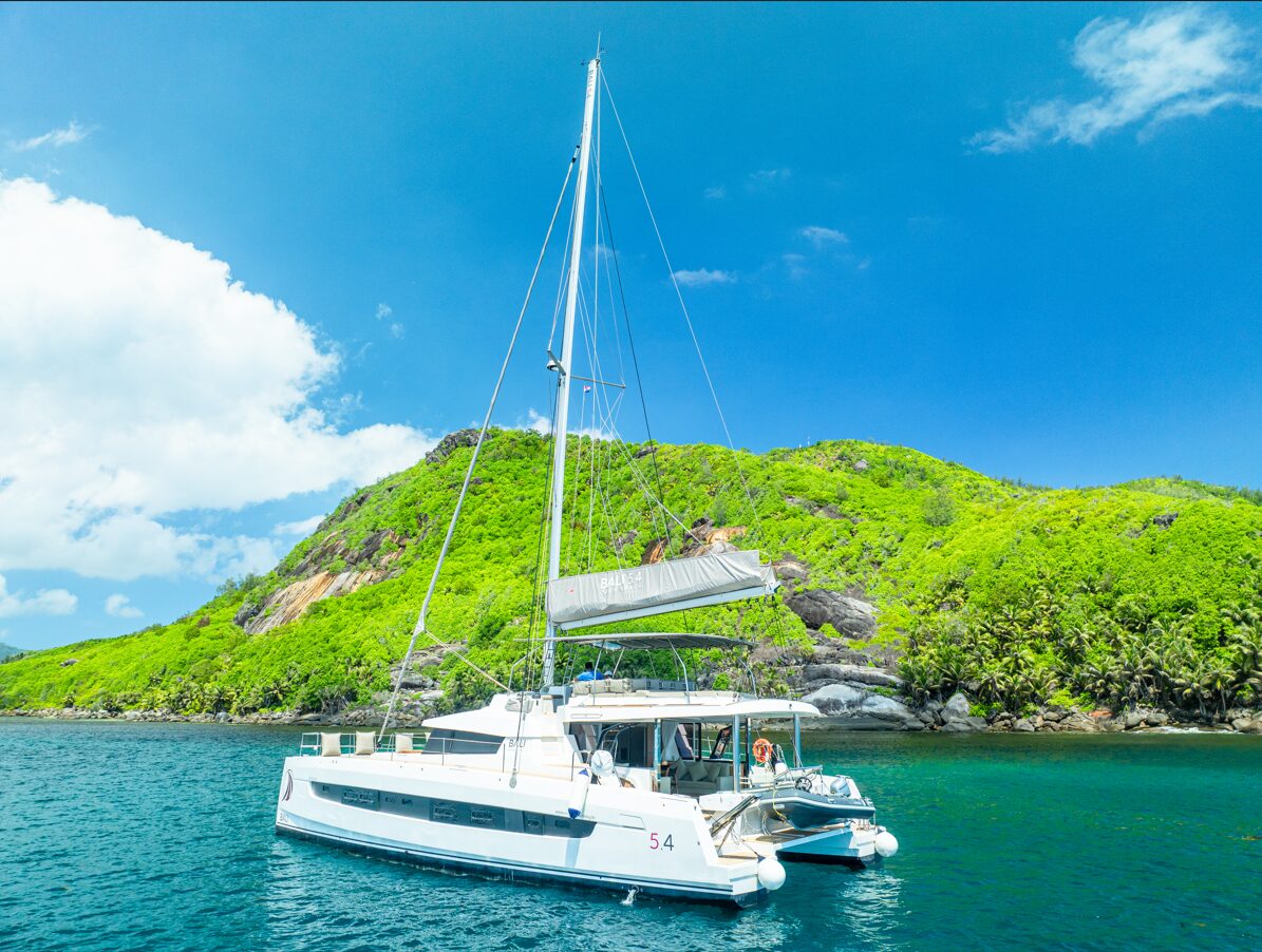 Bali 5.4 – 5 + 2 cab – Catamaran