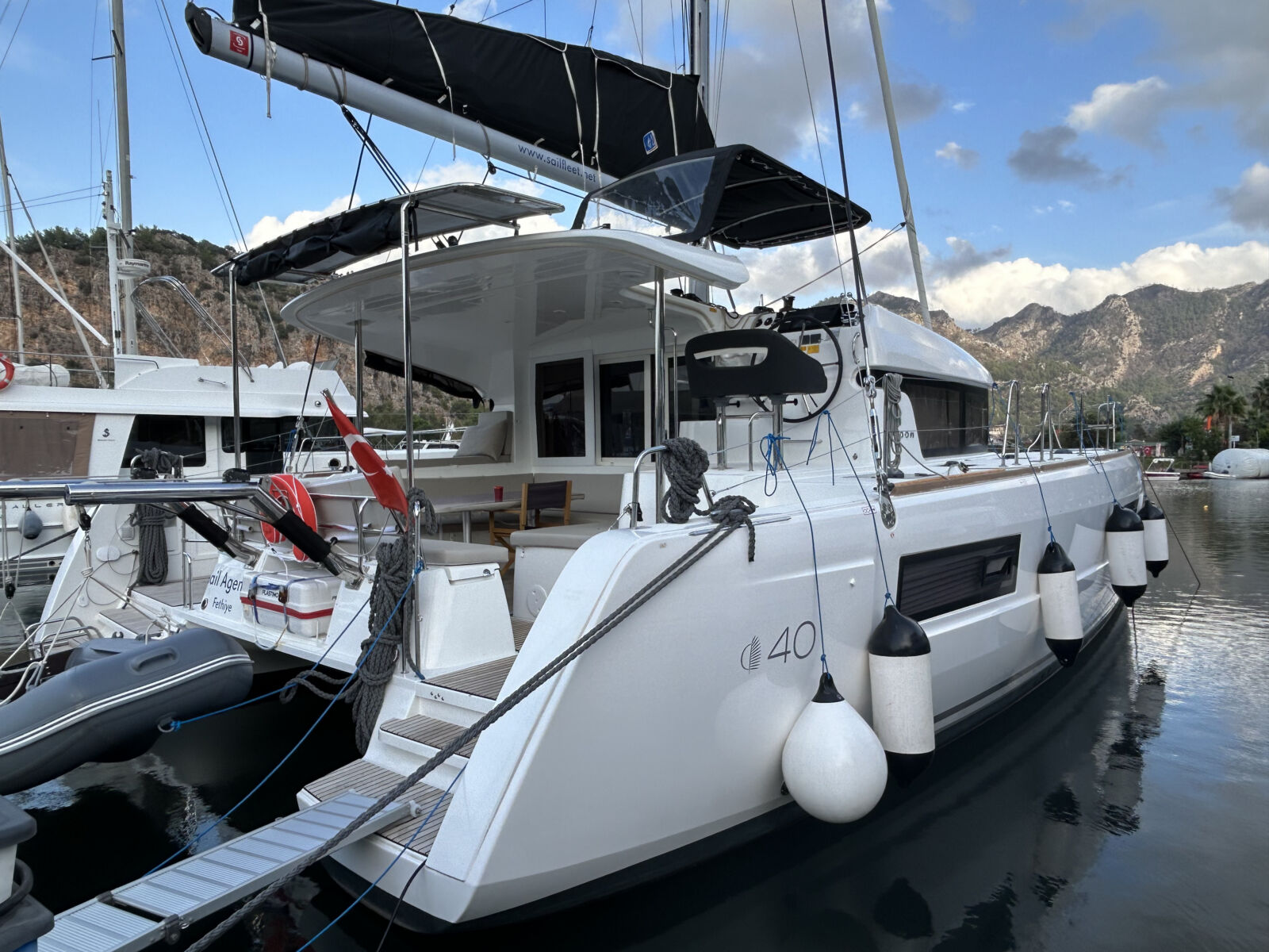 Lagoon 40 – 4 + 2 cab – Catamaran