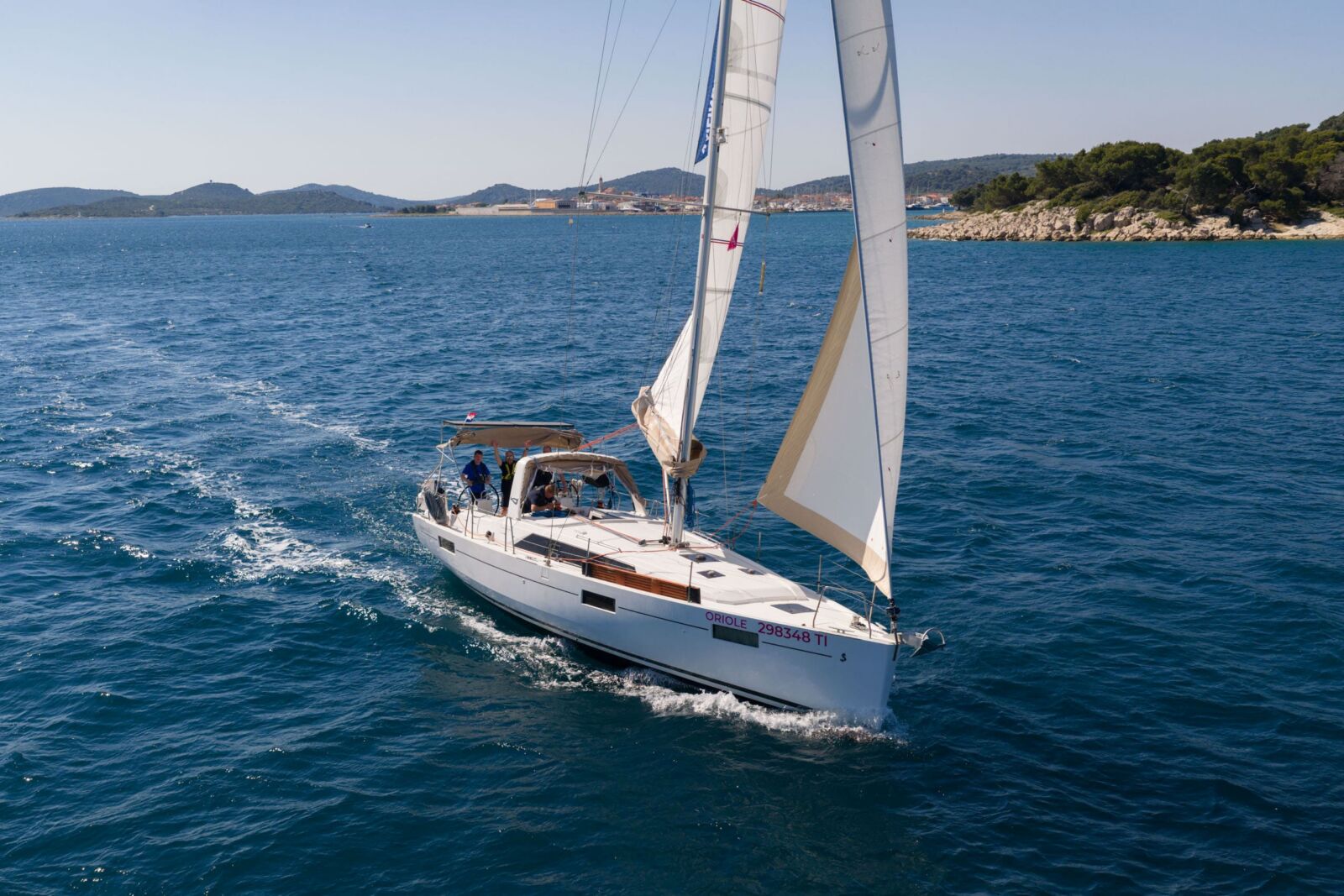 Oceanis 41.1 – Sailing yacht