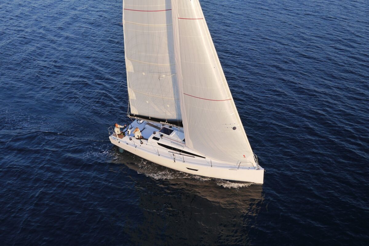 Elan E4 – Sailing yacht