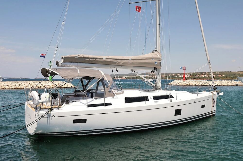 Hanse 388 – Sailing yacht
