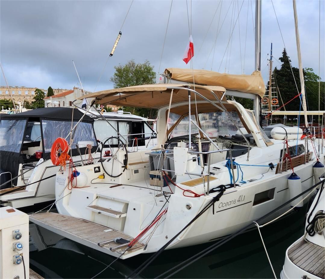 Oceanis 41.1 – Sailing yacht