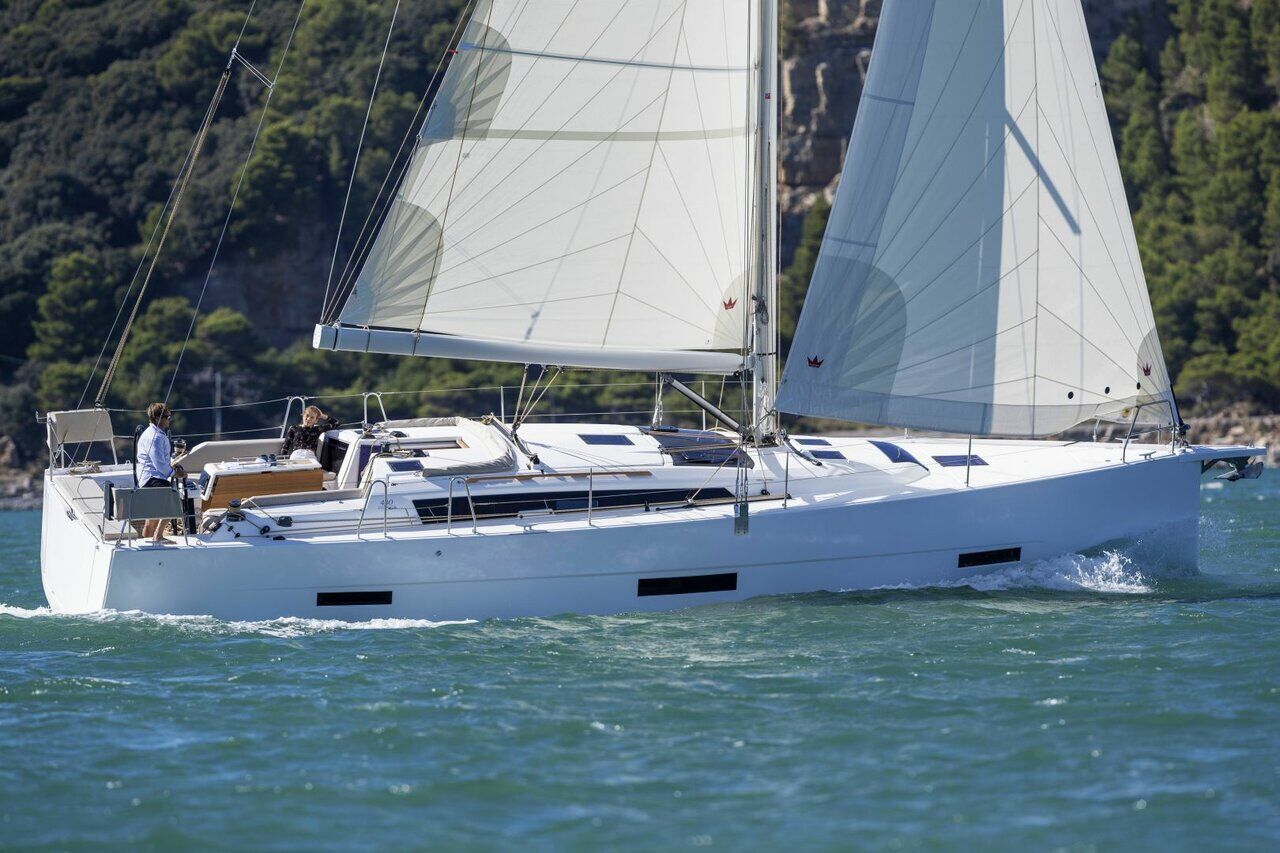 Dufour 430 – Sailing yacht