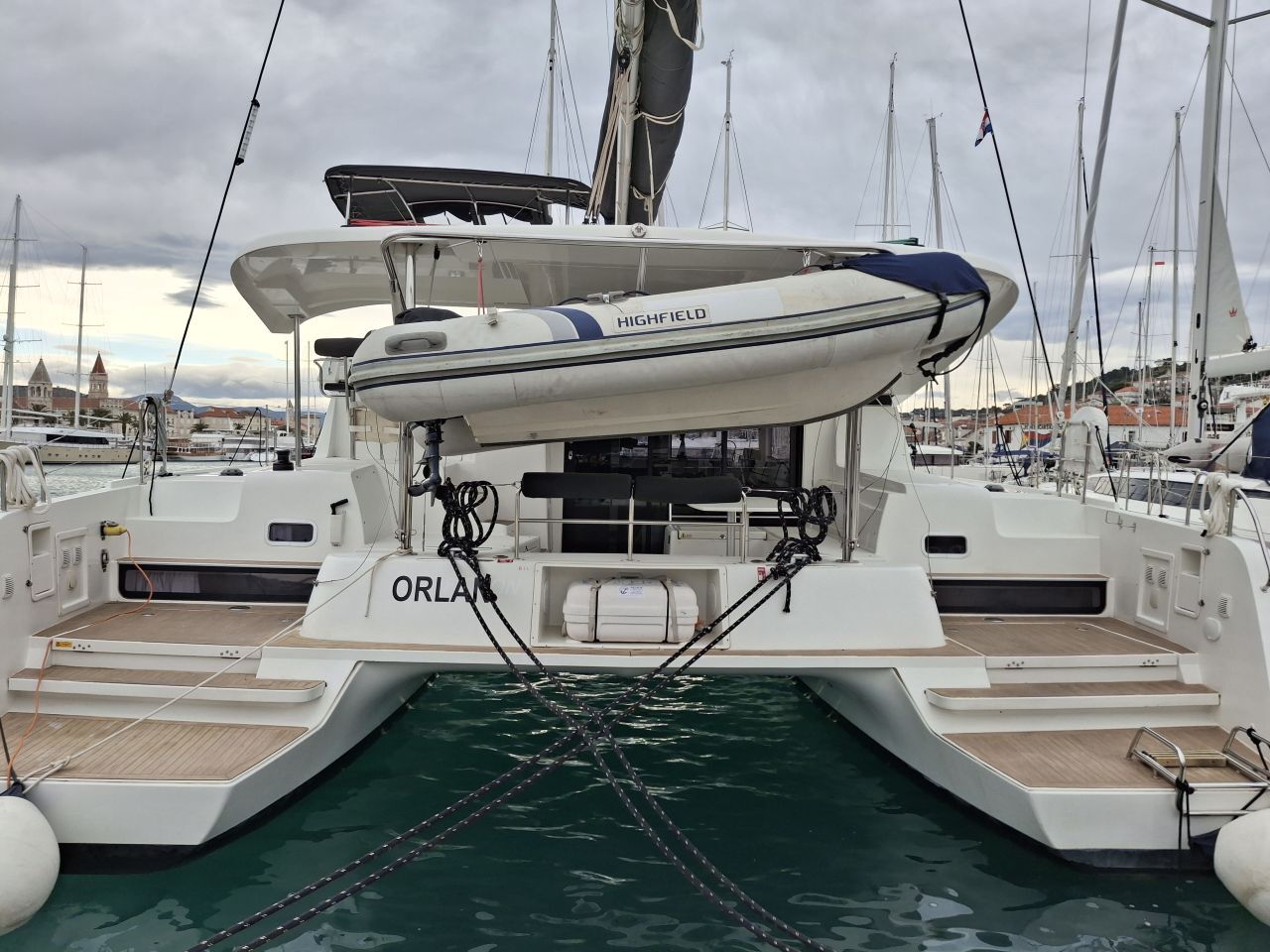 Lagoon 42 – 4 + 2 cab. – Catamaran