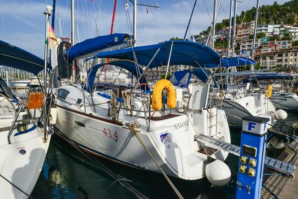 Oceanis 43 – Sailing yacht