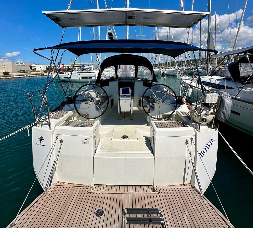 Sun Odyssey 419 – 3 cab. – Sailing yacht