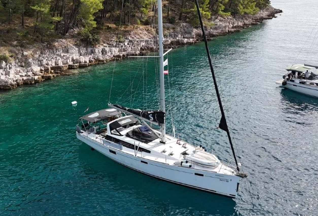 Beneteau Sense 50 – 3 + 1 cab. – Sailing yacht