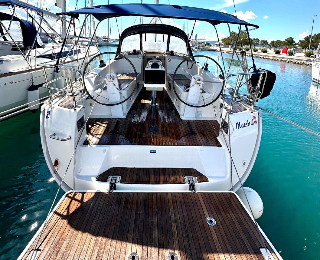 Bavaria Cruiser 37 – 3 cab. – Sailing yacht
