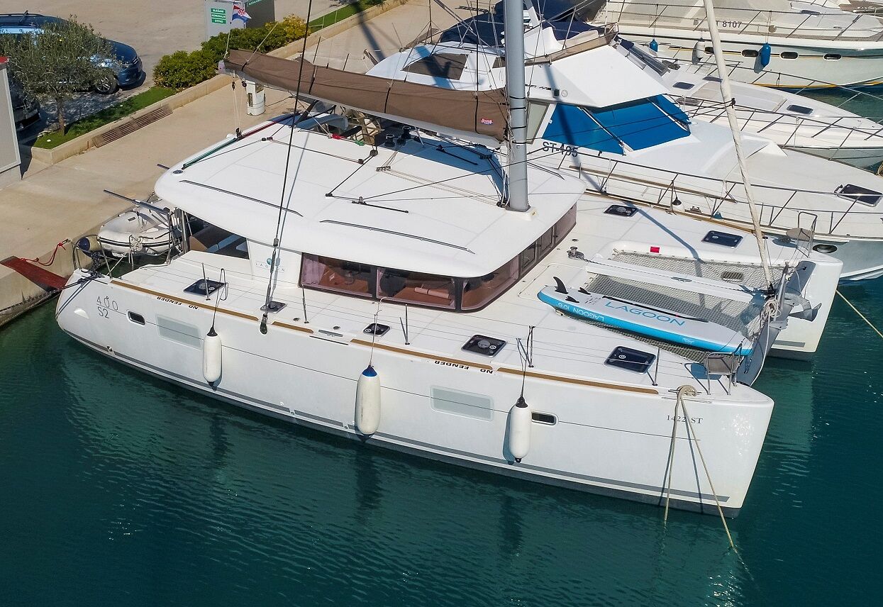 Lagoon 400 S2 – 4 + 2 cab. – Catamaran