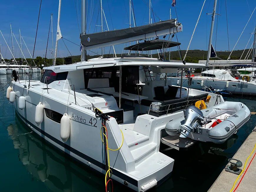 Fountaine Pajot Astrea 42 – 4 + 2 cab. – Catamaran
