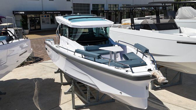 Axopar 29 XC Cross Cabin – Motor boat