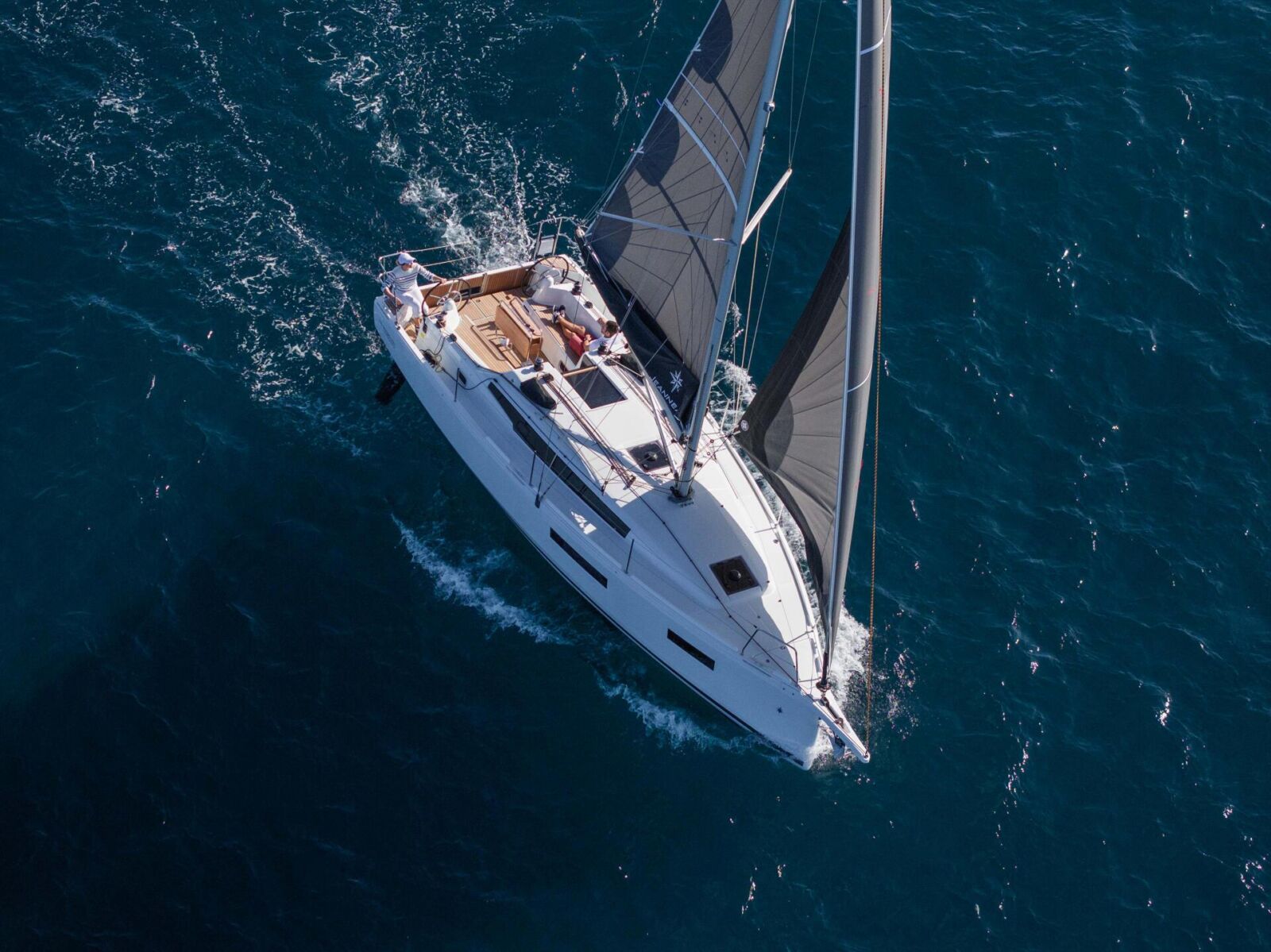 Sun Odyssey 350 – 3 cab. – Sailing yacht