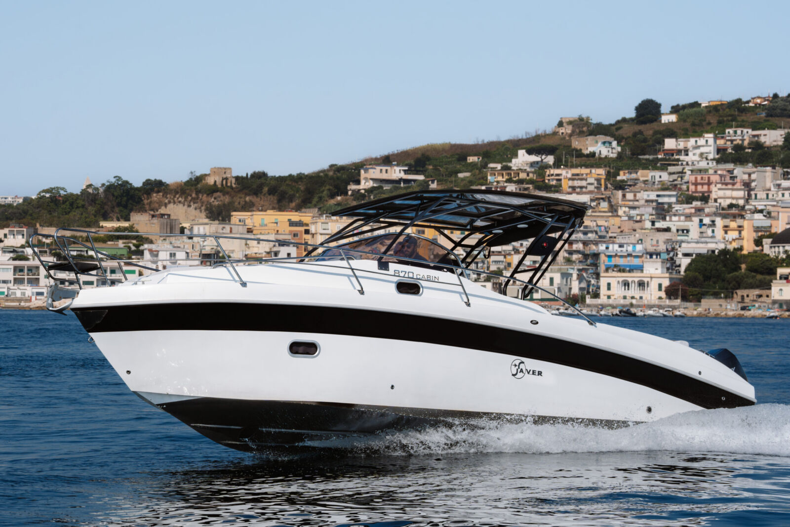 Saver 870 Cabin – Motor boat
