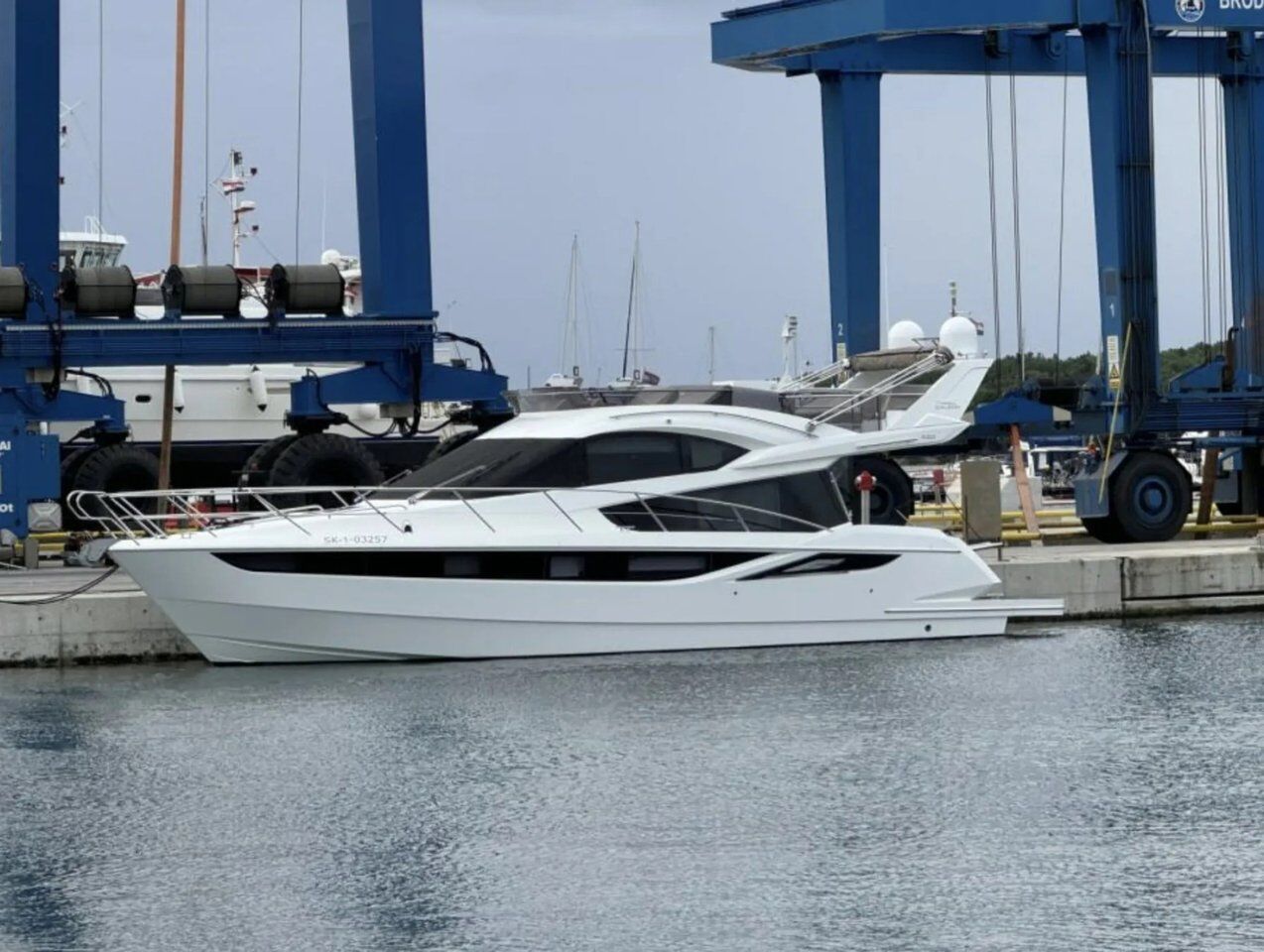 Galeon 420 Fly – 3 cab. – Motor yacht