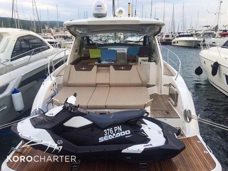 Bavaria 450 Sport HT – Motor yacht