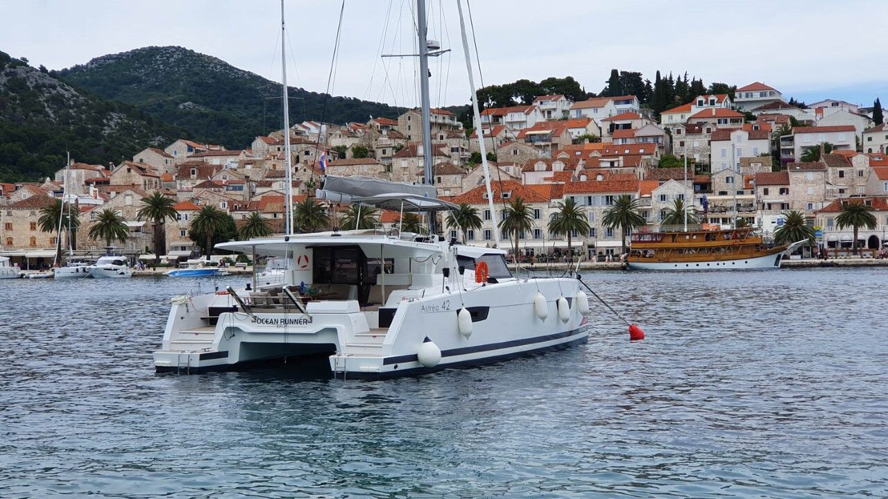Fountaine Pajot Astrea 42 – 4 + 2 cab. – Catamaran