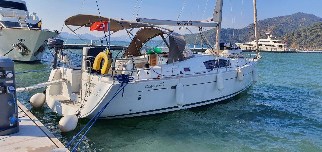 Oceanis 43 – 3 cab. – Sailing yacht